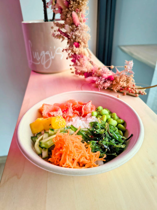 Poké bowl met gerookte zalm